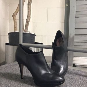 Vince Camuto Ankle boot ( black) ( size 8.5)